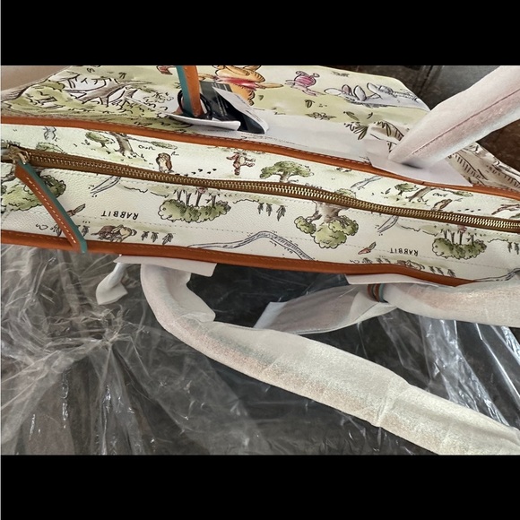 Nwt Dooney and Bourke Disney Winnie the Pooh annual pass holder tote - Picture 4 of 8